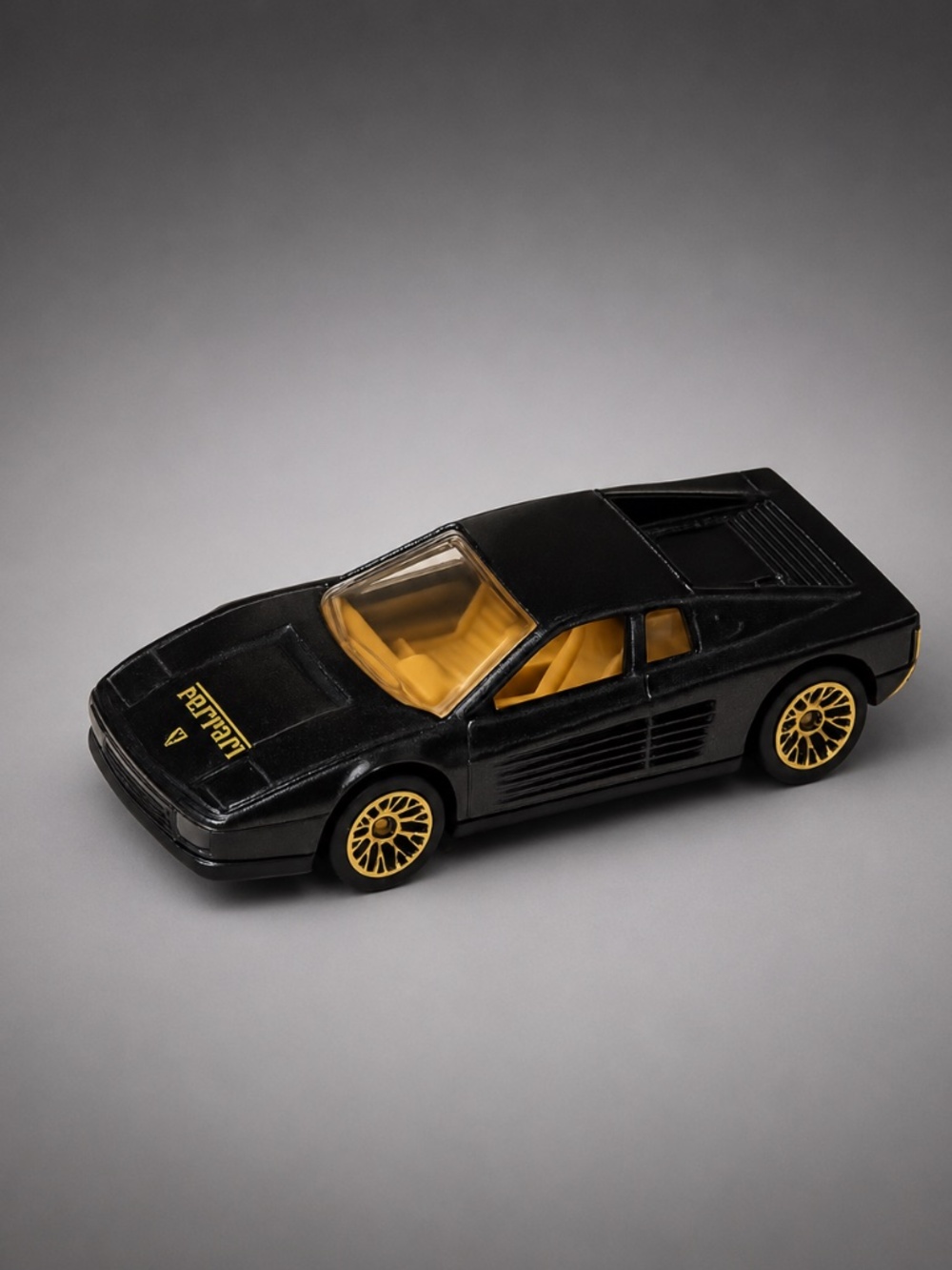 🔥 Vintage 1982 Hot Wheels Ferrari – Red with Gold Windows & Wheels | 1:64 Scale